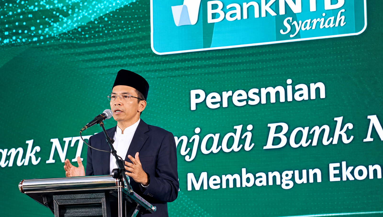 TGB Berhasil Kawal Konversi Bank NTB Menjadi Bank 100% Syariah