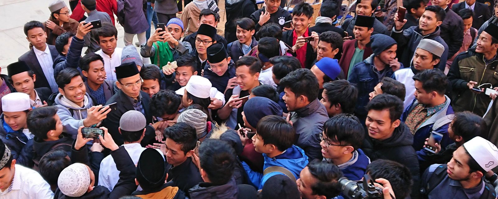 Menyaksikan TGB di Luar NTB